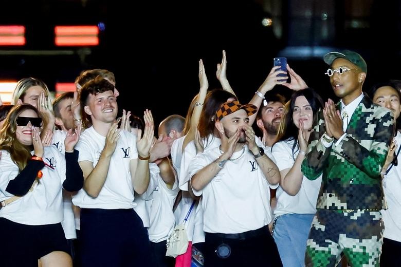 Buổi trình diễn của Louis Vuitton: Đã mắt với bộ sưu tập đầu tay của nhà thiết kế Pharrell Williams