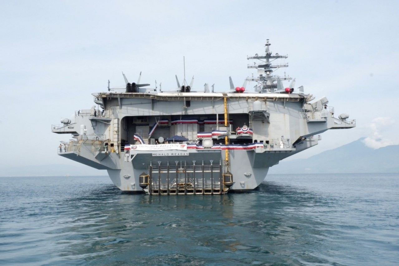 Tàu sân bay USS Ronald Reagan của Mỹ thăm cảng Đà Nẵng