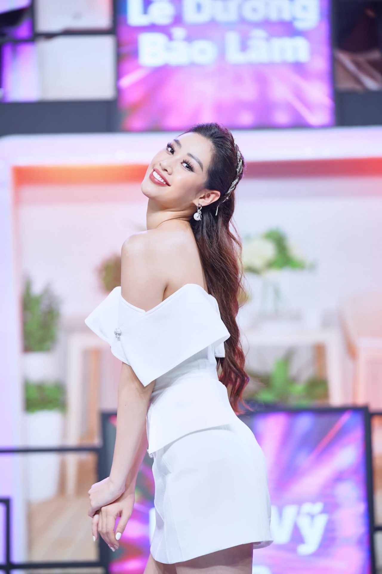 Hoa hậu Khánh Vân đọ dáng cùng Hoa hậu Ngọc Châu Hoa hậu Khánh Vân đọ dáng cùng Hoa hậu Ngọc Châu