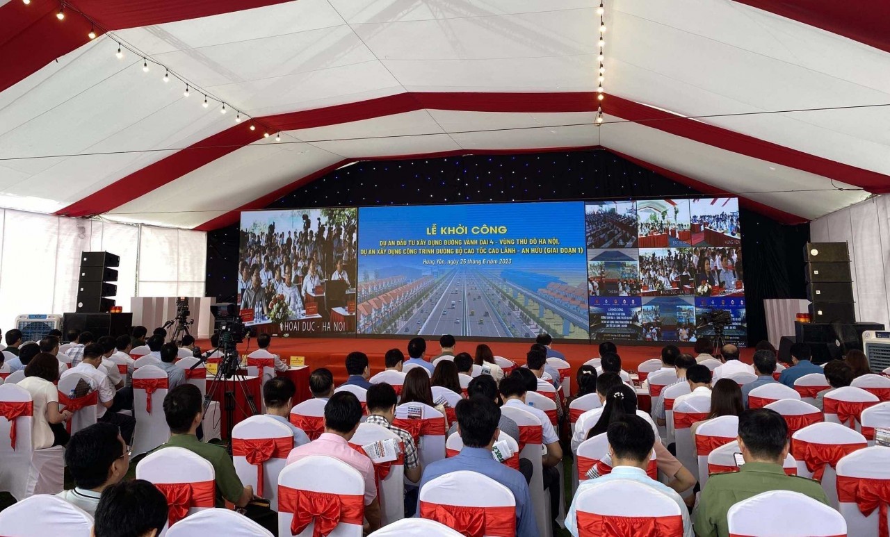 Quang cảnh Lễ khởi công dự án đường Vành đai 4 - Vùng Thủ đô Hà Nội tại điểm cầu Hưng Yên. Ảnh: Đinh Văn Nhiều-TTXVN Quang cảnh Lễ khởi công dự án đường Vành đai 4 - Vùng Thủ đô Hà Nội tại điểm cầu Hưng Yên. Ảnh: Đinh Văn Nhiều-TTXVN