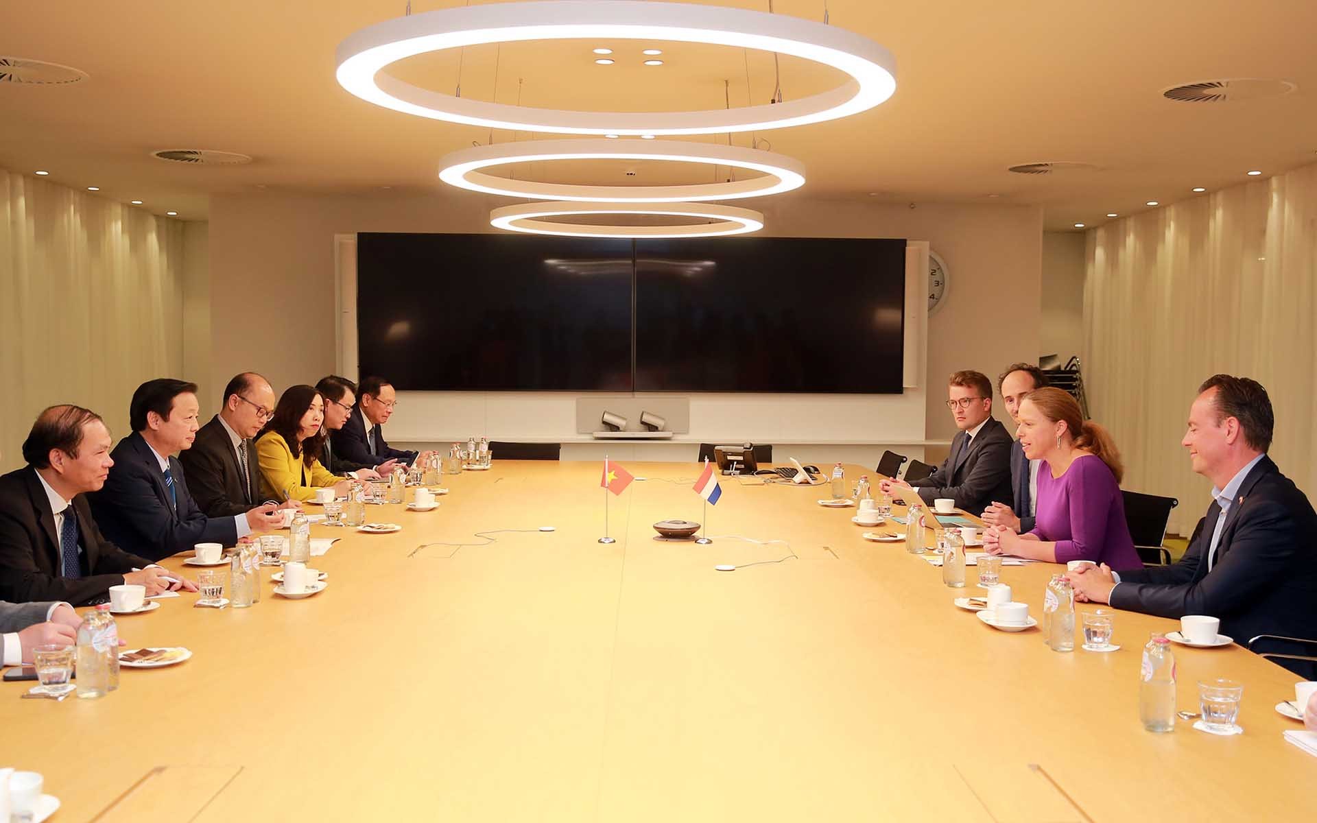 Phó Thủ tướng Trần Hồng Hà hội đàm với Phó Thủ tướng Hà Lan Carola Schouten. Phó Thủ tướng Trần Hồng Hà hội đàm với Phó Thủ tướng Hà Lan Carola Schouten.