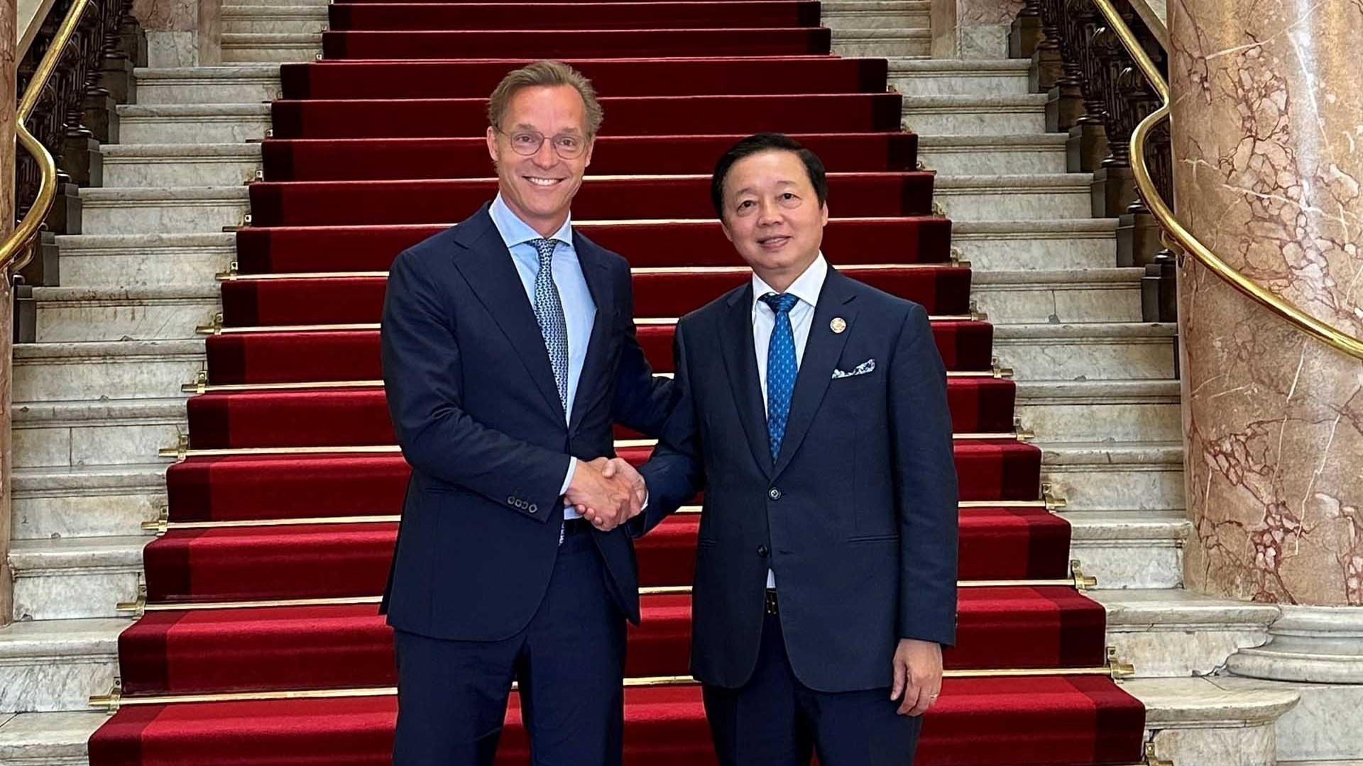 viet namha lan quyet tam chung tay giai quyet thach thuc toan cau trong do co bien doi khi hau