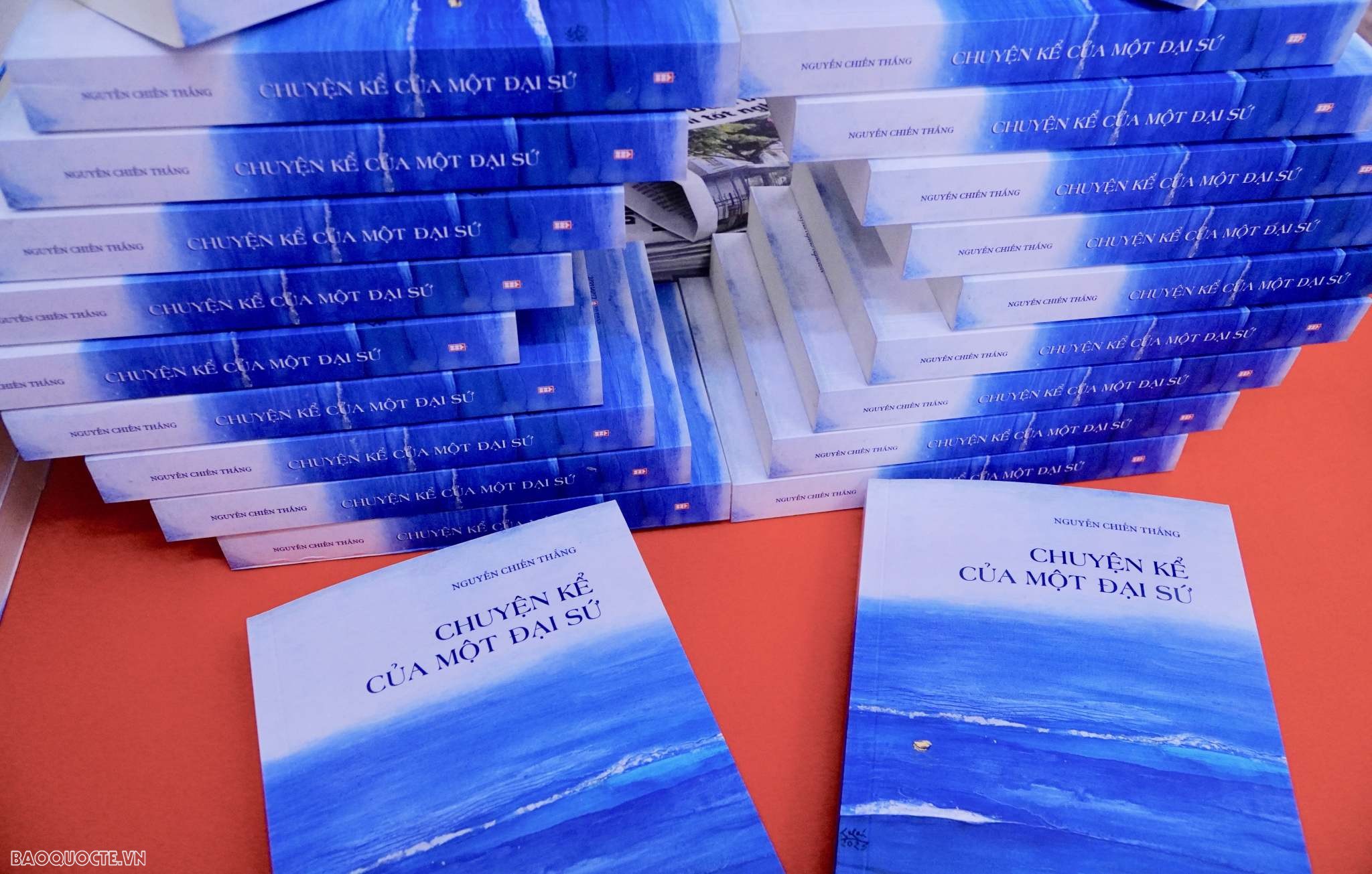 Ra mắt cuốn sách 'Chuyện kể của một đại sứ' của Nhà văn, Nhà Ngoại giao Nguyễn Chiến Thắng Ra mắt cuốn sách 'Chuyện kể của một đại sứ' của Nhà văn, Nhà Ngoại giao Nguyễn Chiến Thắng