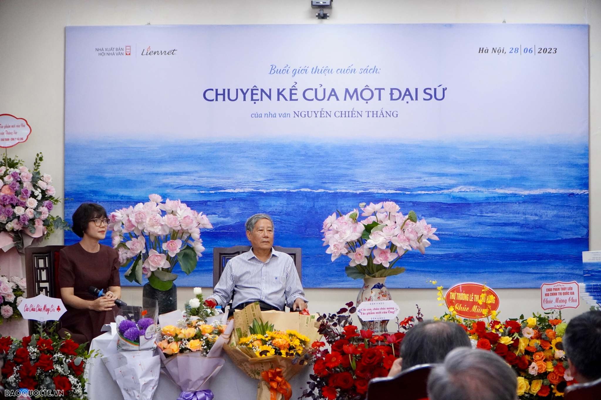 Ra mắt cuốn sách 'Chuyện kể của một đại sứ' của Nhà văn, Nhà Ngoại giao Nguyễn Chiến Thắng Ra mắt cuốn sách 'Chuyện kể của một đại sứ' của Nhà văn, Nhà Ngoại giao Nguyễn Chiến Thắng