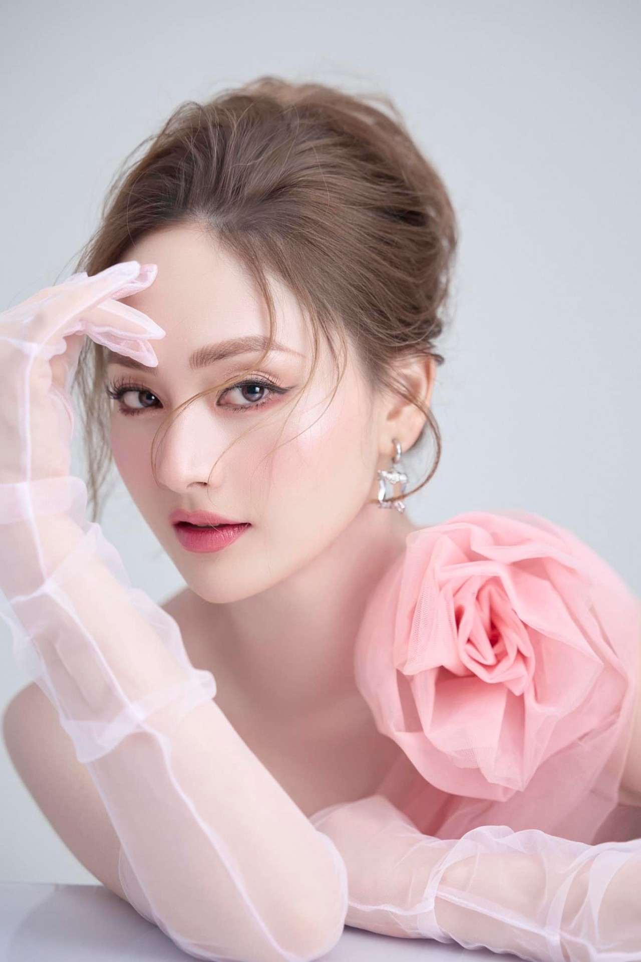 Sắc vóc gợi cảm của diễn viên Lan Phương