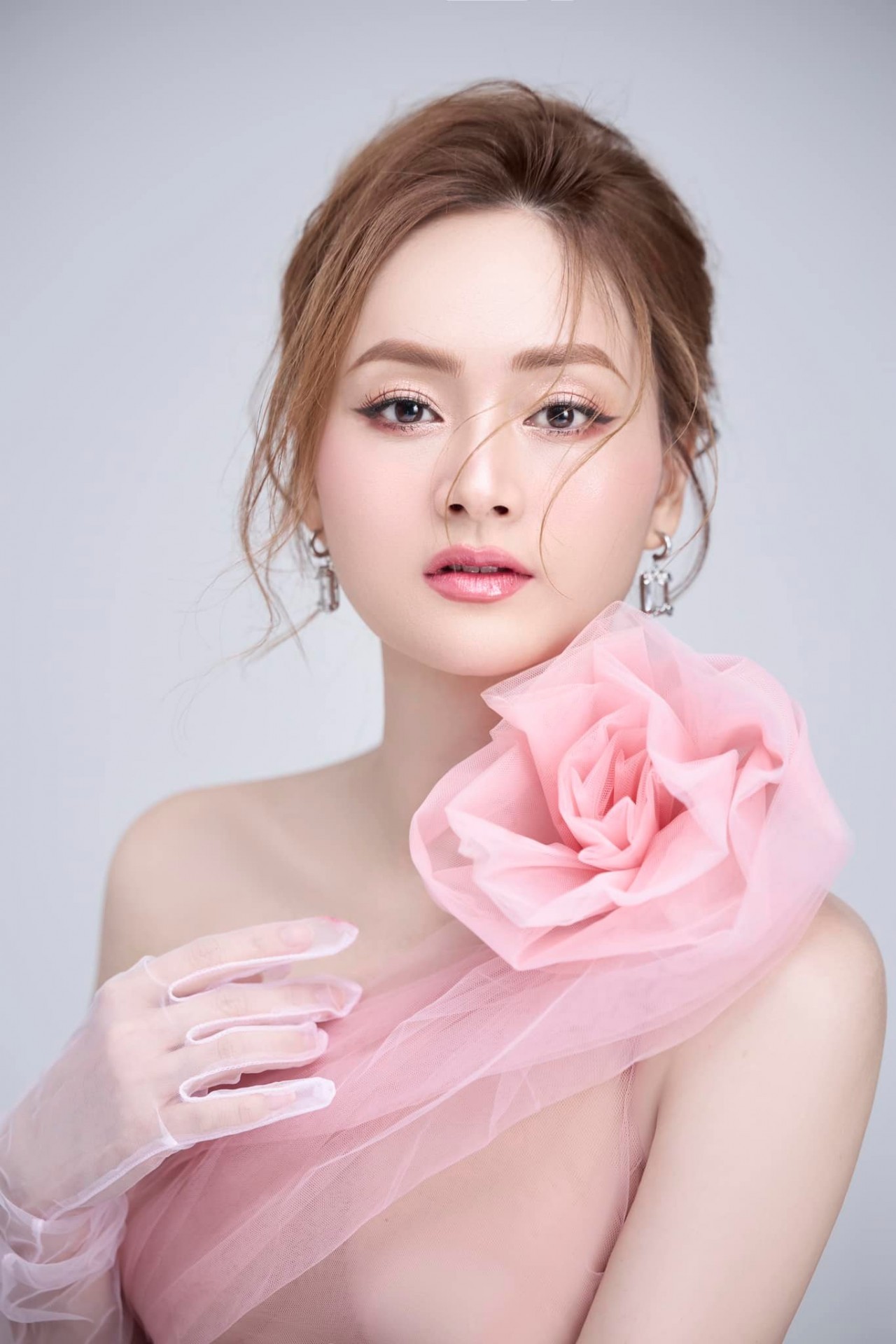 Sắc vóc gợi cảm của diễn viên Lan Phương