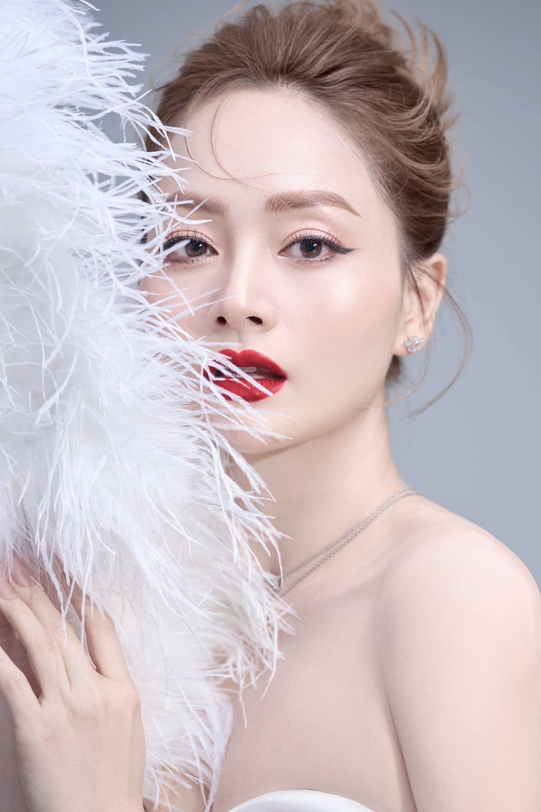 Sắc vóc gợi cảm của diễn viên Lan Phương