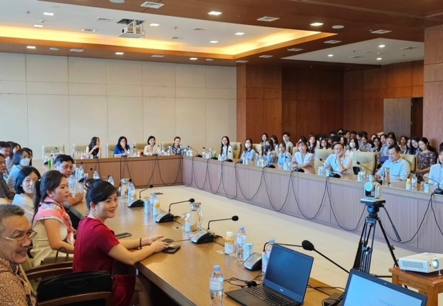 Chia sẻ câu chuyện về giới và phát triển với gia đình hiện đại