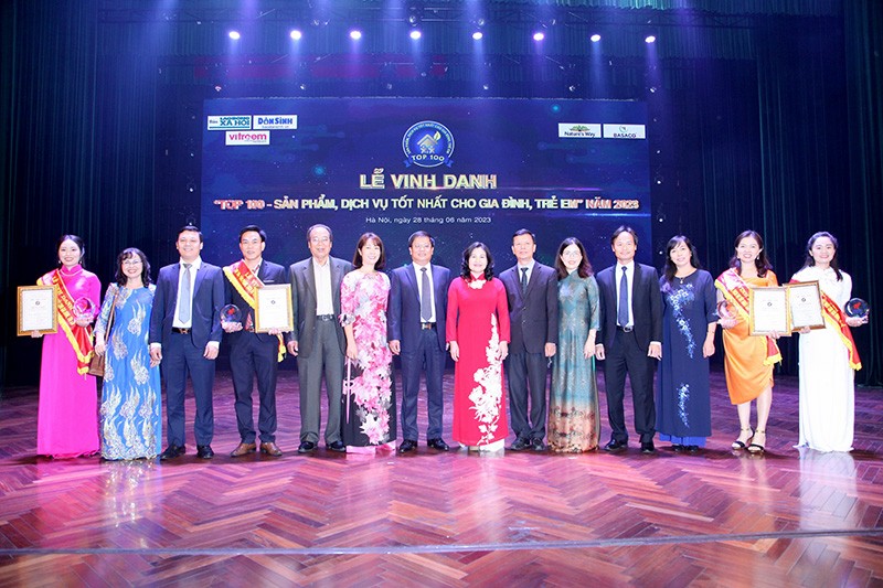 Vinh danh 'Top 100 - Sản phẩm, dịch vụ tốt nhất cho gia đình, trẻ em' năm 2023