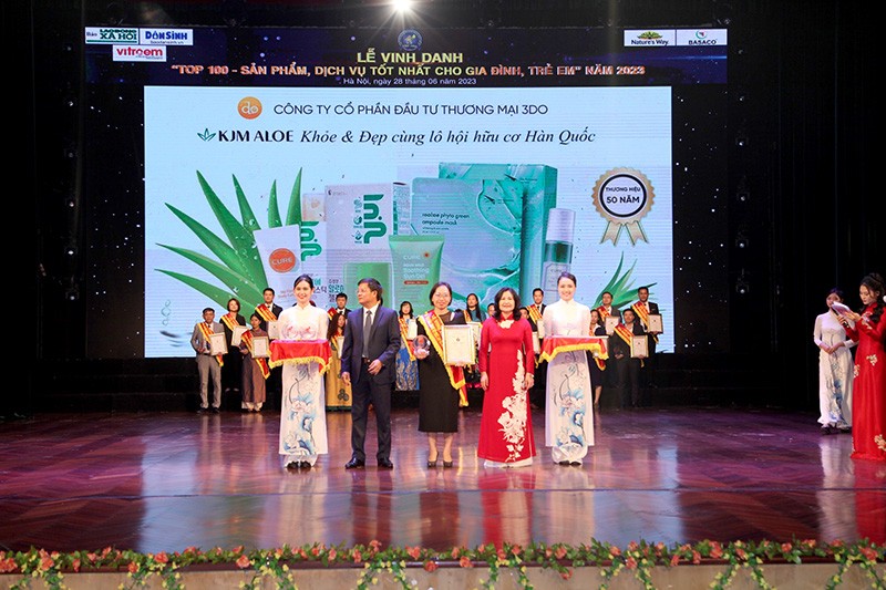 Vinh danh 'Top 100 - Sản phẩm, dịch vụ tốt nhất cho gia đình, trẻ em' năm 2023