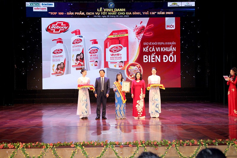 Vinh danh 'Top 100 - Sản phẩm, dịch vụ tốt nhất cho gia đình, trẻ em' năm 2023