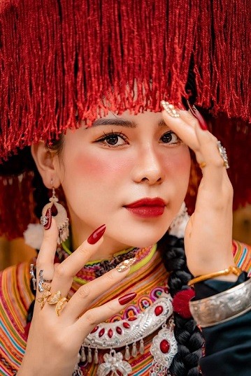 Doanh nhân Lan Phương khoe vẻ đẹp không tuổi ở Sapa