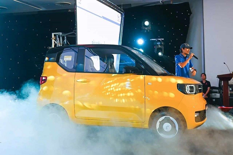 Wuling HongGuang MiniEV 2023 khá nhỏ gọn.