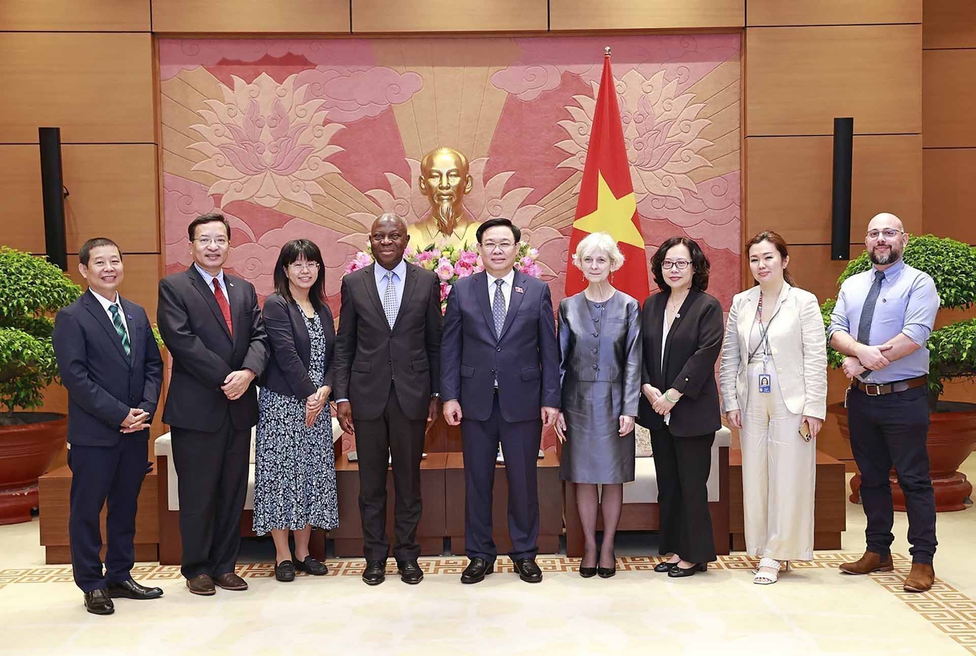 Chủ tịch Quốc hội Vương Đình Huệ tiếp Tổng giám đốc Tổ chức Lao động quốc tế Chủ tịch Quốc hội Vương Đình Huệ tiếp Tổng giám đốc Tổ chức Lao động quốc tế