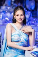 Khi Hoa hậu Tiểu Vy khoe đường cong hút mắt