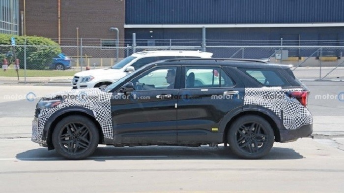 Lộ diện hình ảnh Ford Explorer 2024 trên đường chạy thử
