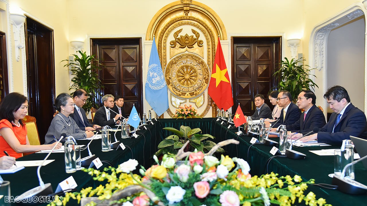 Bộ trưởng Ngoại giao Bùi Thanh Sơn đón, hội đàm với Phó Tổng thư ký Liên hợp quốc Armida Salsiah Alisjahbana