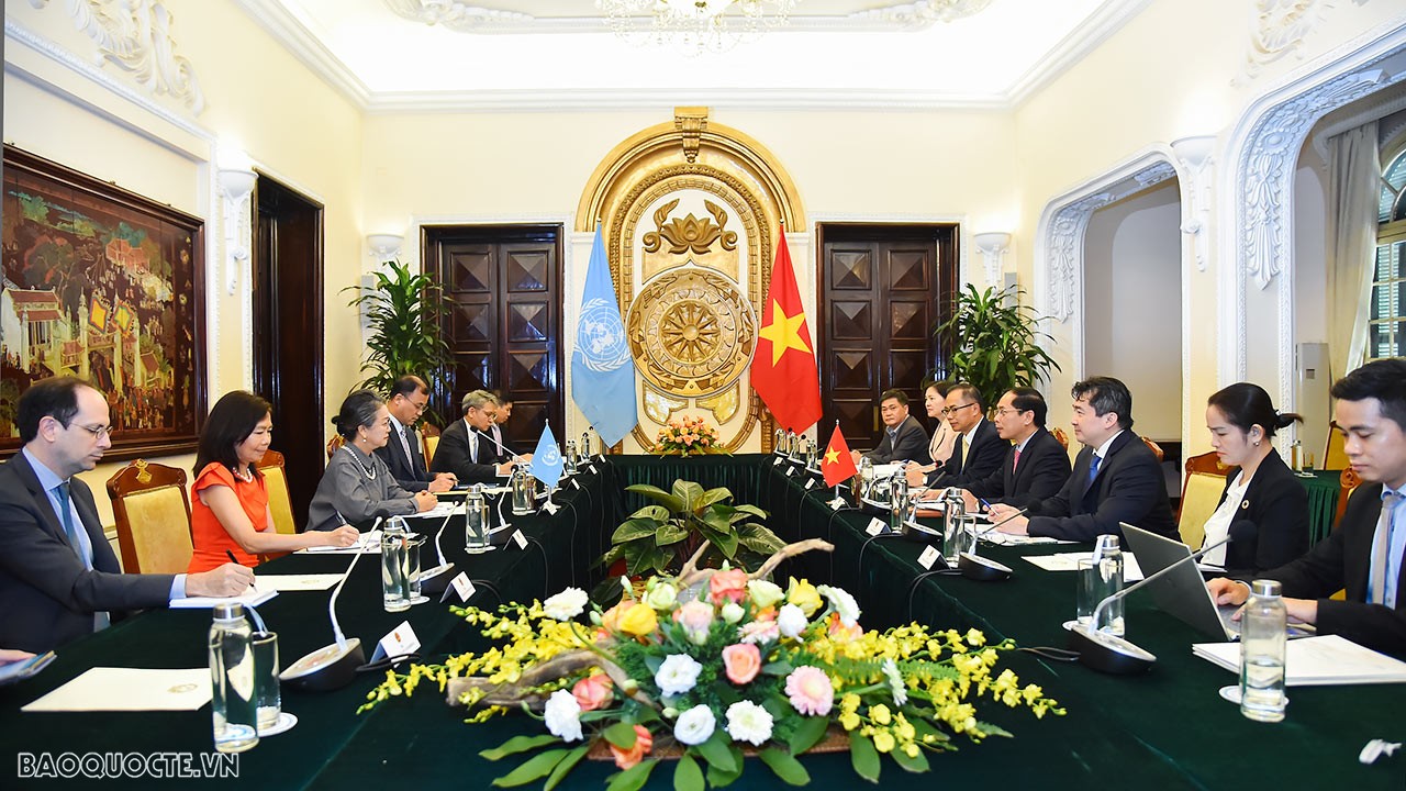 Bộ trưởng Ngoại giao Bùi Thanh Sơn đón, hội đàm với Phó Tổng thư ký Liên hợp quốc Armida Salsiah Alisjahbana