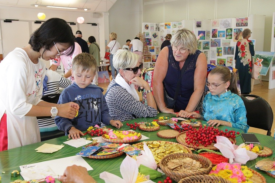Ấn tượng Festival Vietnam lần đầu tiên được tổ chức tại thành phố biển Larmor-Plage Ấn tượng Festival Vietnam lần đầu tiên được tổ chức tại thành phố biển Larmor-Plage