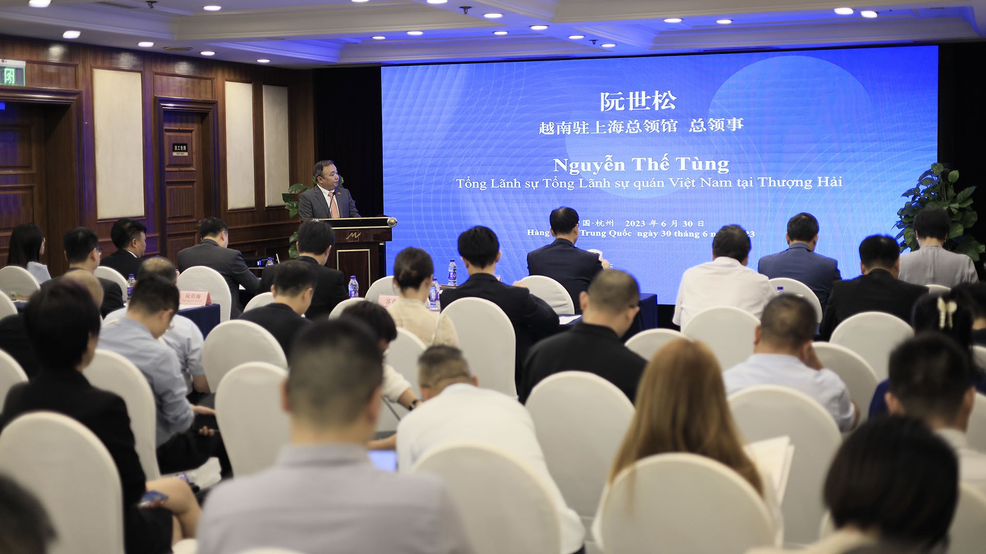 Tổng lãnh sự Nguyễn Thế Tùng phát biểu.