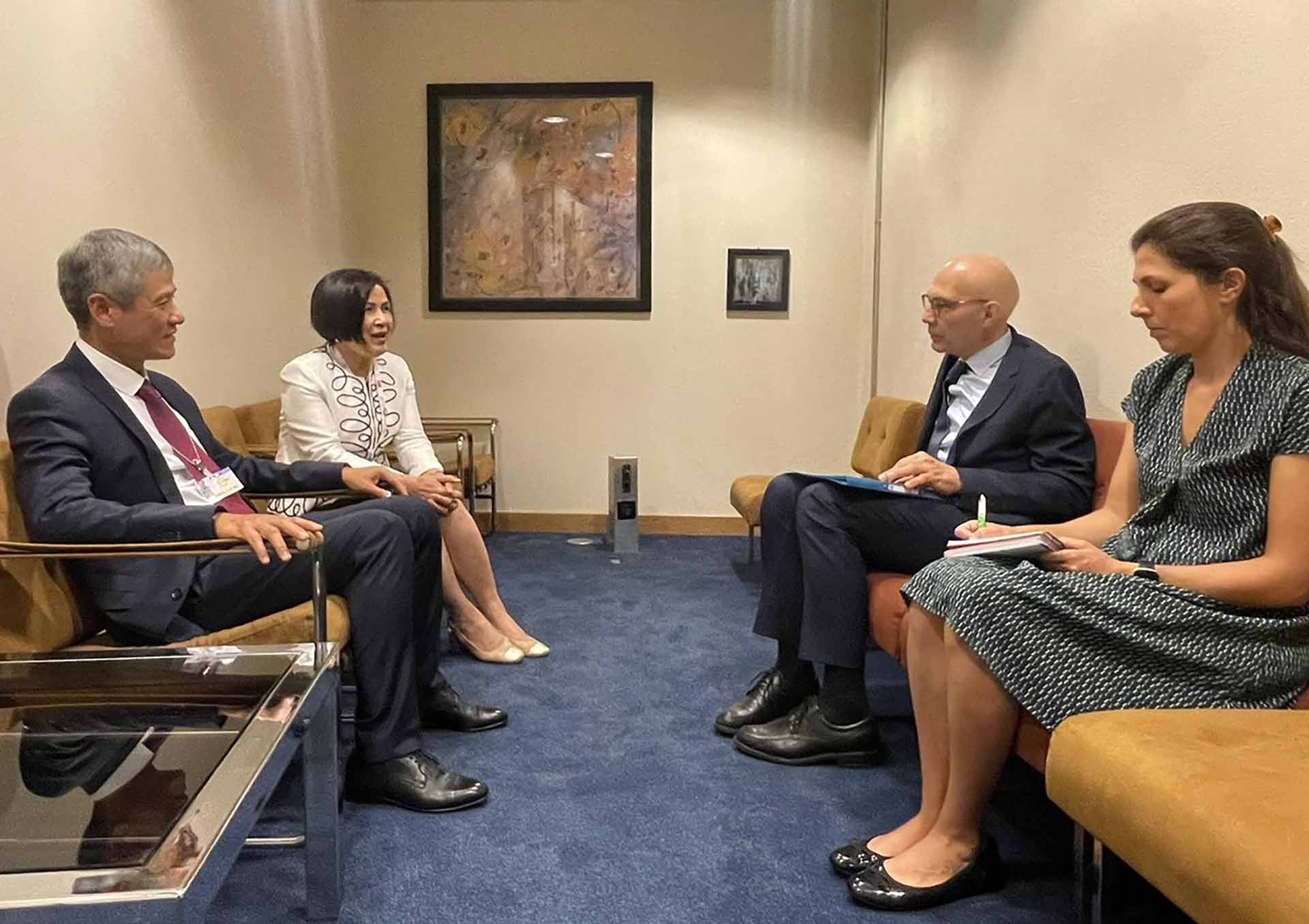 Trợ lý Bộ trưởng Nguyễn Minh Vũ gặp với Cao uỷ Nhân quyền LHQ Volker Turk.