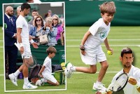 Con trai Novak Djokovic nhặt bóng cho bố tập luyện trước trận mở màn Wimbledon 2023