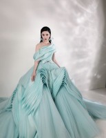 Ngắm Phạm Băng Băng xinh đẹp kiêu sa trong những thiết kế thời trang cao cấp