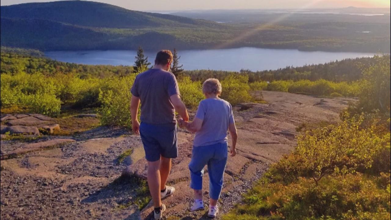 Câu chuyện chữa lành từ thiên nhiên của hai bà cháu tại Mỹ Câu chuyện chữa lành từ thiên nhiên của hai bà cháu tại Mỹ