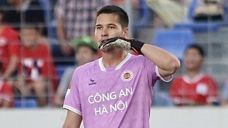 bao thai lan gioi thieu va ca ngoi het loi ve tai nang cua thu thanh viet kieu filip nguyen