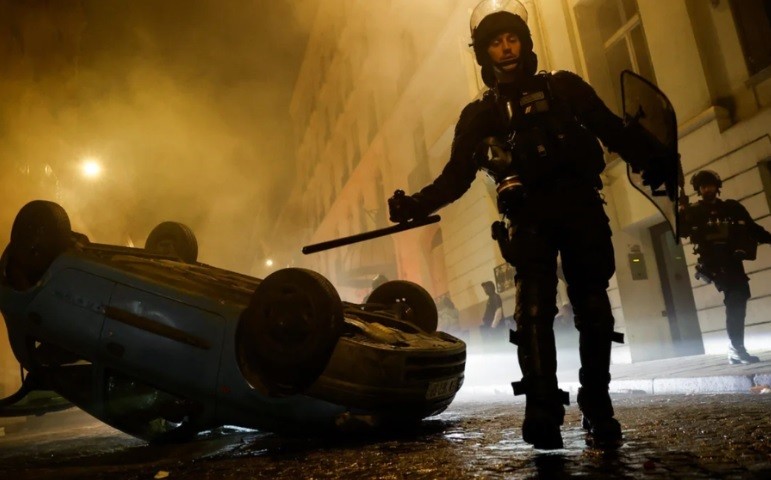 Nhìn từ cuộc bạo loạn ở Pháp, Ngoại trưởng Hungary chỉ rõ sự thất bại của nỗ lực hội nhập Tây Âu