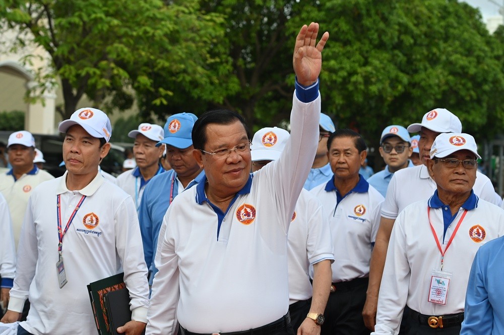 (07.05) Thủ tướng Campuchia Hun Sen trong buổi khởi động chiến dịch tranh cử của đảng Nhân dân Campuchia (CPP) ngày 1/7 tại Phnom Penh. (Nguồn: AFP) (07.05) Thủ tướng Campuchia Hun Sen trong buổi khởi động chiến dịch tranh cử của đảng Nhân dân Campuchia (CPP) ngày 1/7 tại Phnom Penh. (Nguồn: AFP)