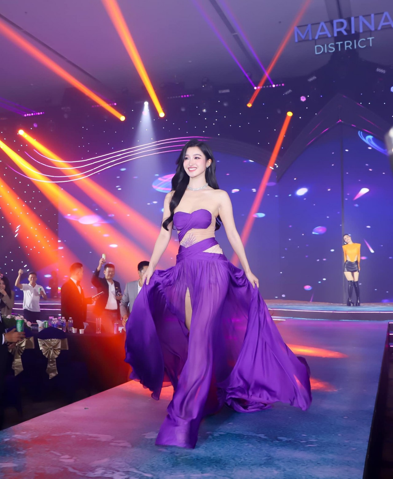 Á hậu Phương Nhi