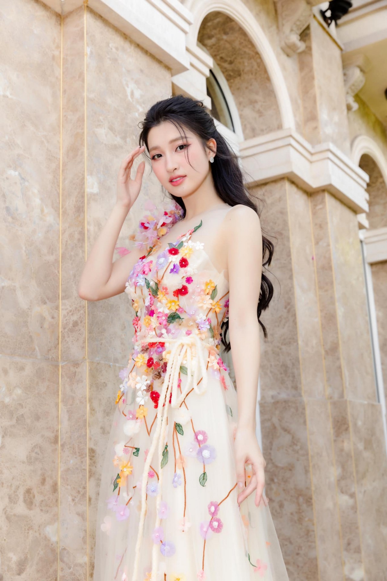 Á hậu Phương Nhi