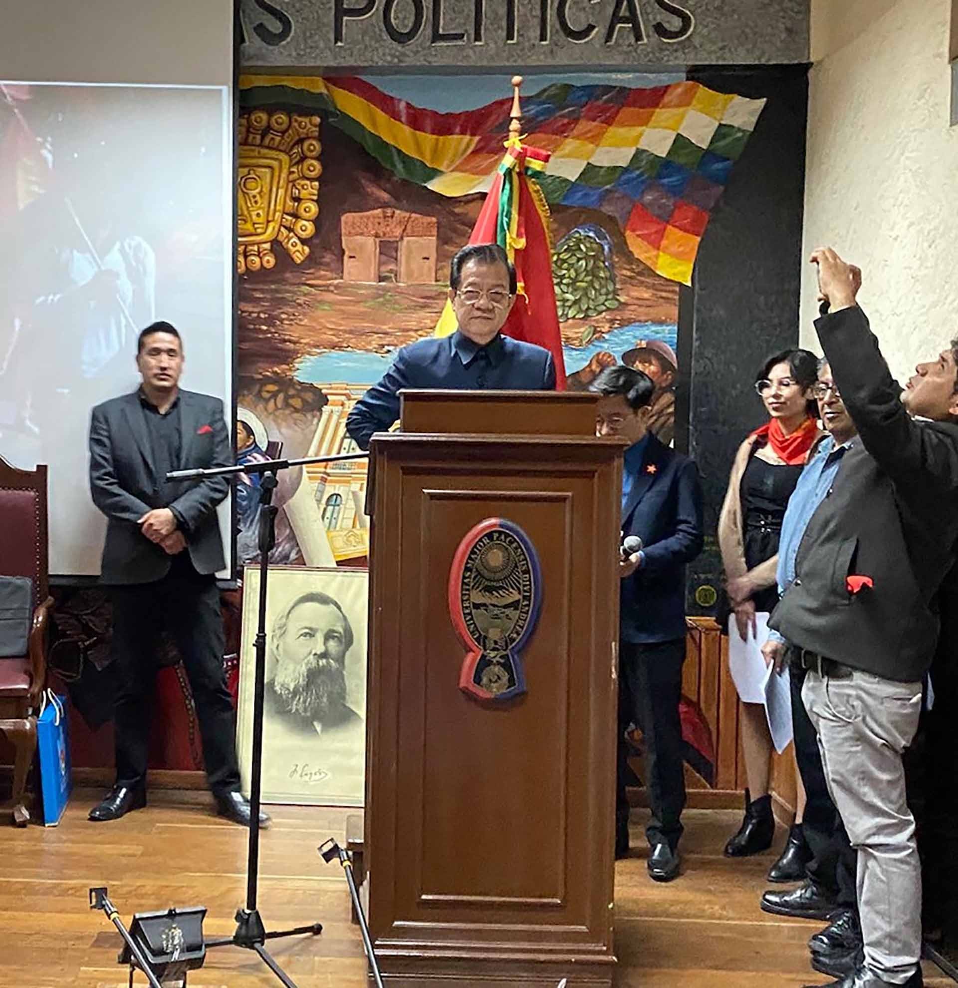 Đoàn đại biểu Đảng Cộng sản Việt Nam thăm, làm việc tại Bolivia