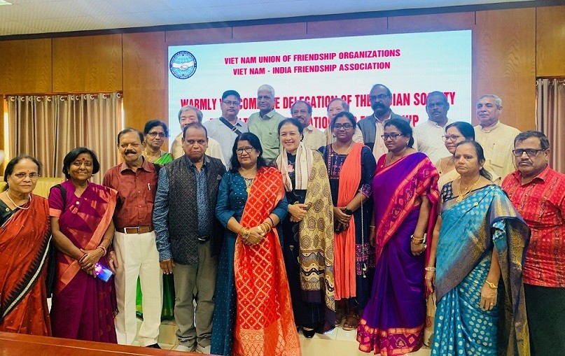 Vun đắp tình hữu nghị tốt đẹp giữa nhân dân Việt Nam và Ấn Độ Vun đắp tình hữu nghị tốt đẹp giữa nhân dân Việt Nam và Ấn Độ