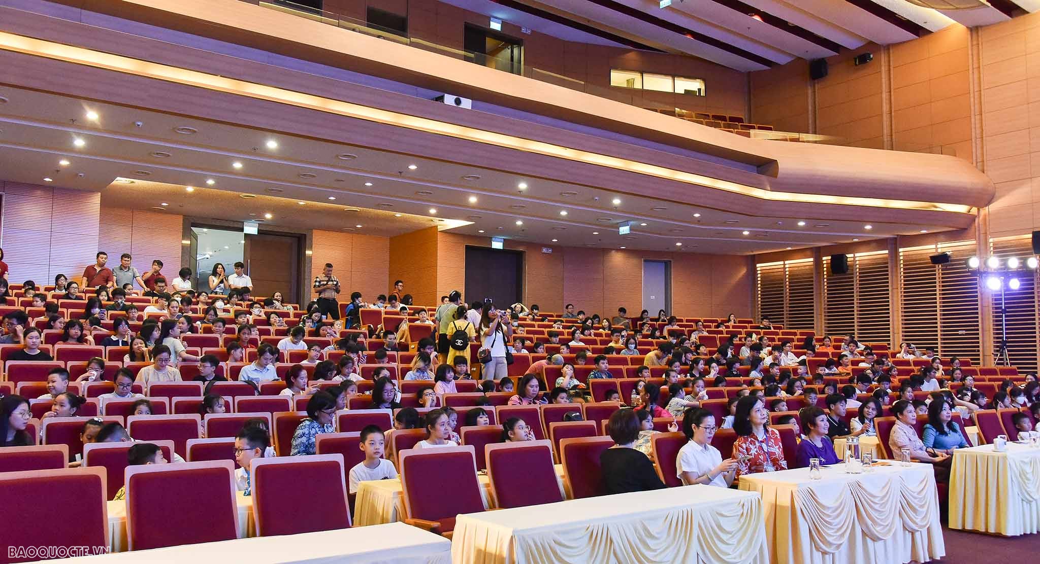 Con yêu ngành Ngoại giao lần 4 trở lại Con yêu ngành Ngoại giao lần 4 trở lại