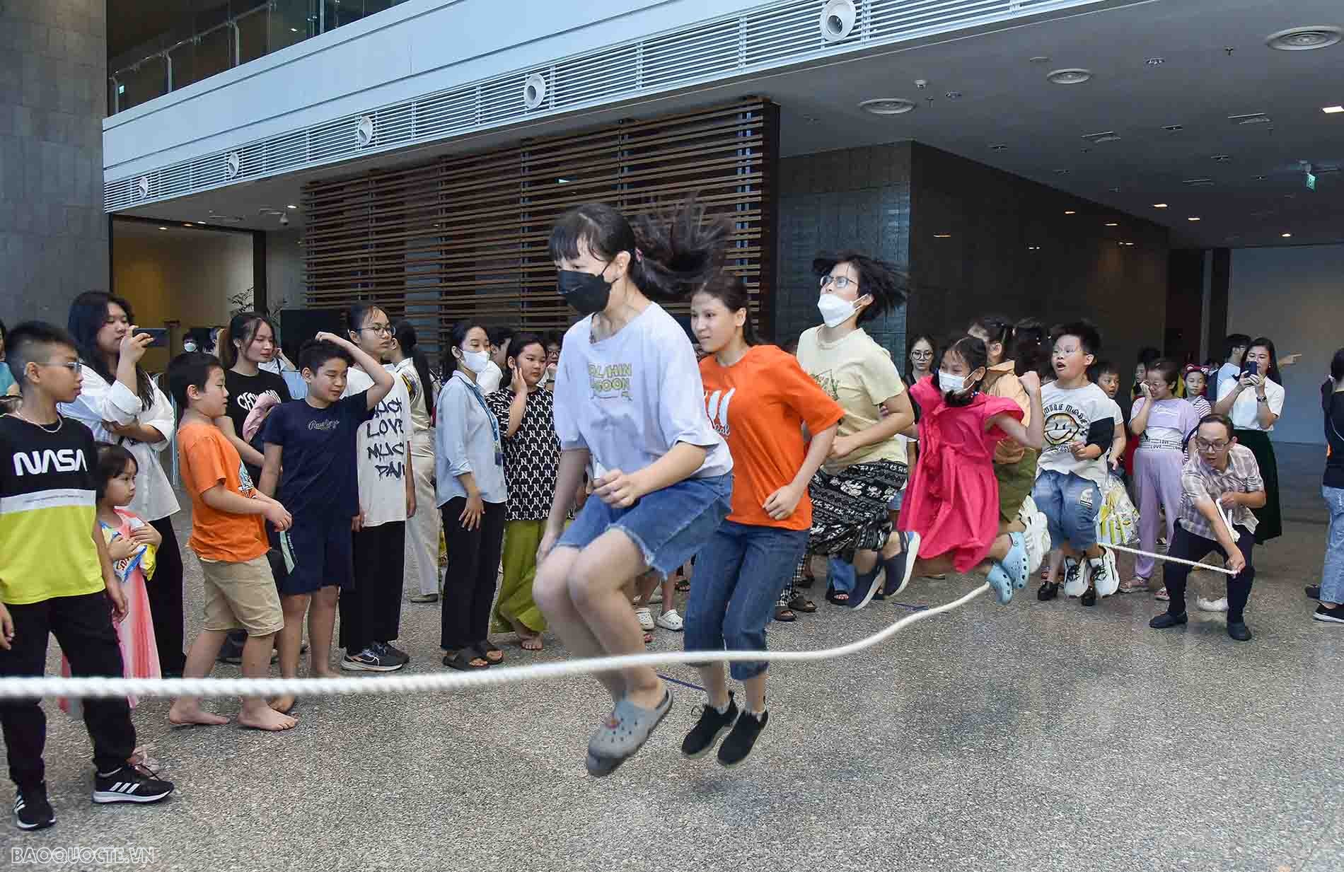 Con yêu ngành Ngoại giao lần 4 trở lại