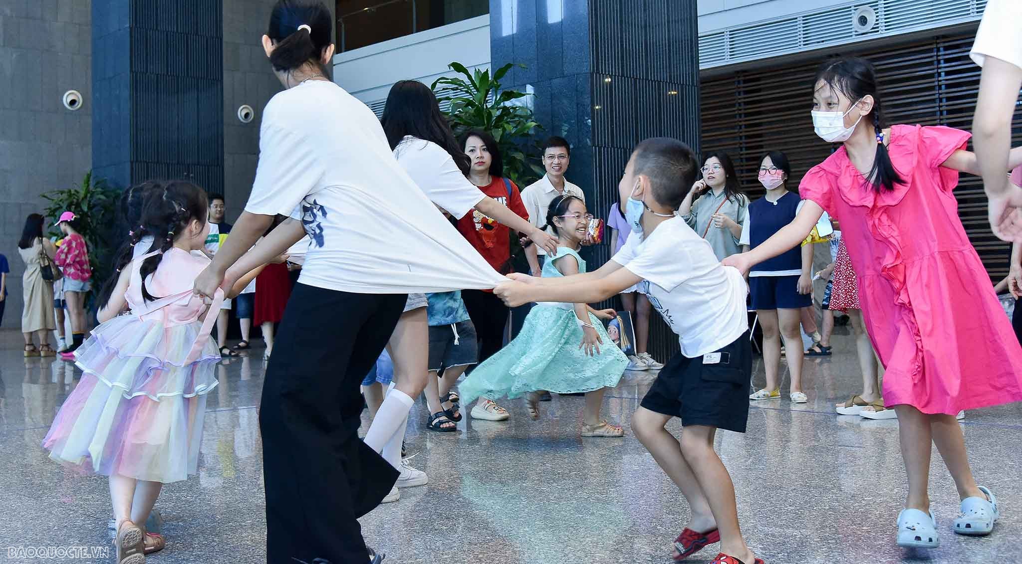 Con yêu ngành Ngoại giao lần 4 trở lại