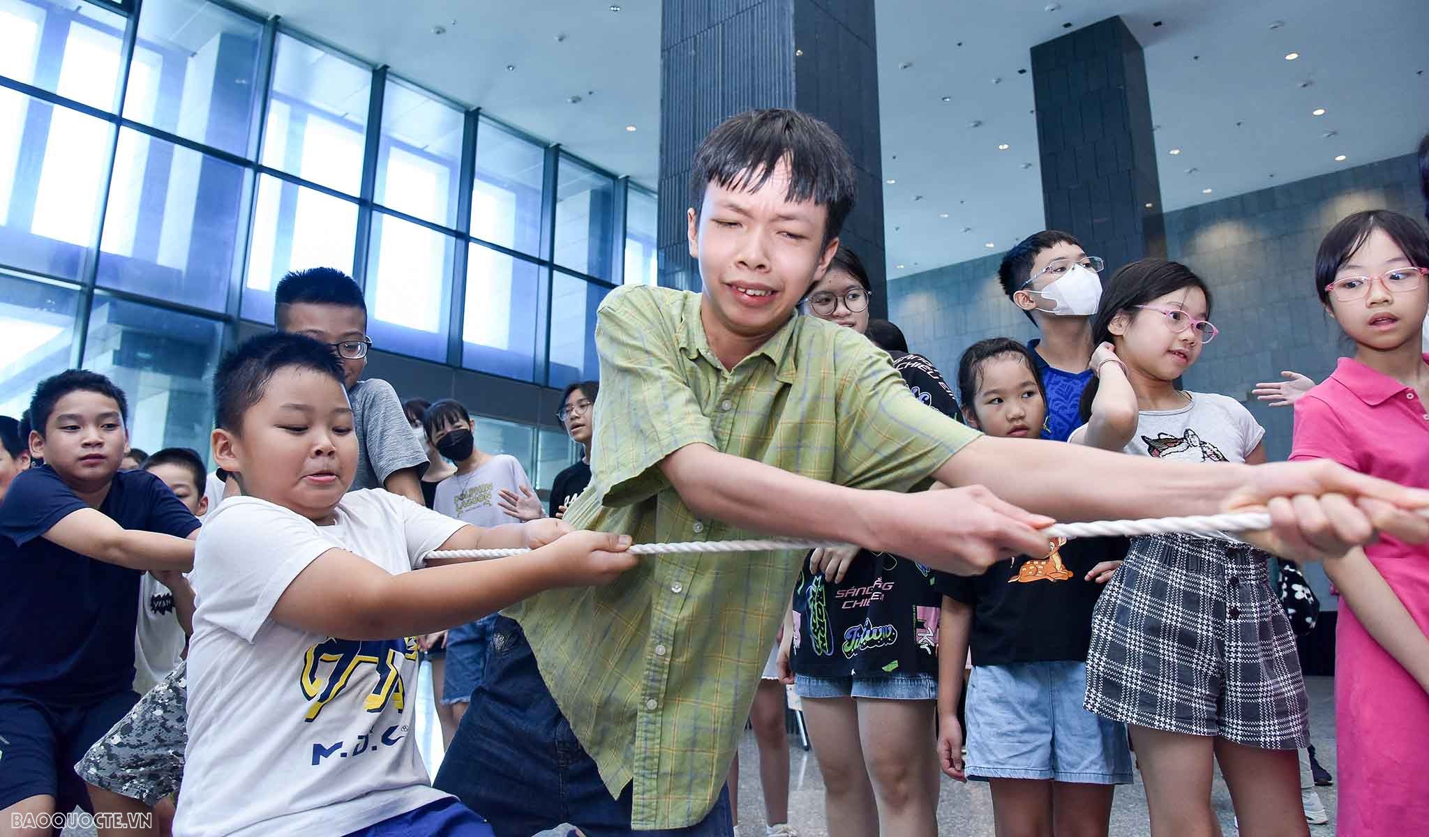 Con yêu ngành Ngoại giao lần 4 trở lại