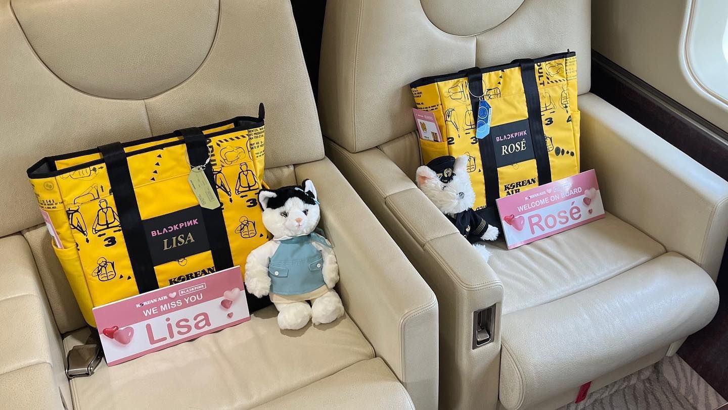 Bên trong chuyên cơ chở BlackPink đến Hà Nội có gì? Bên trong chuyên cơ chở BlackPink đến Hà Nội có gì?