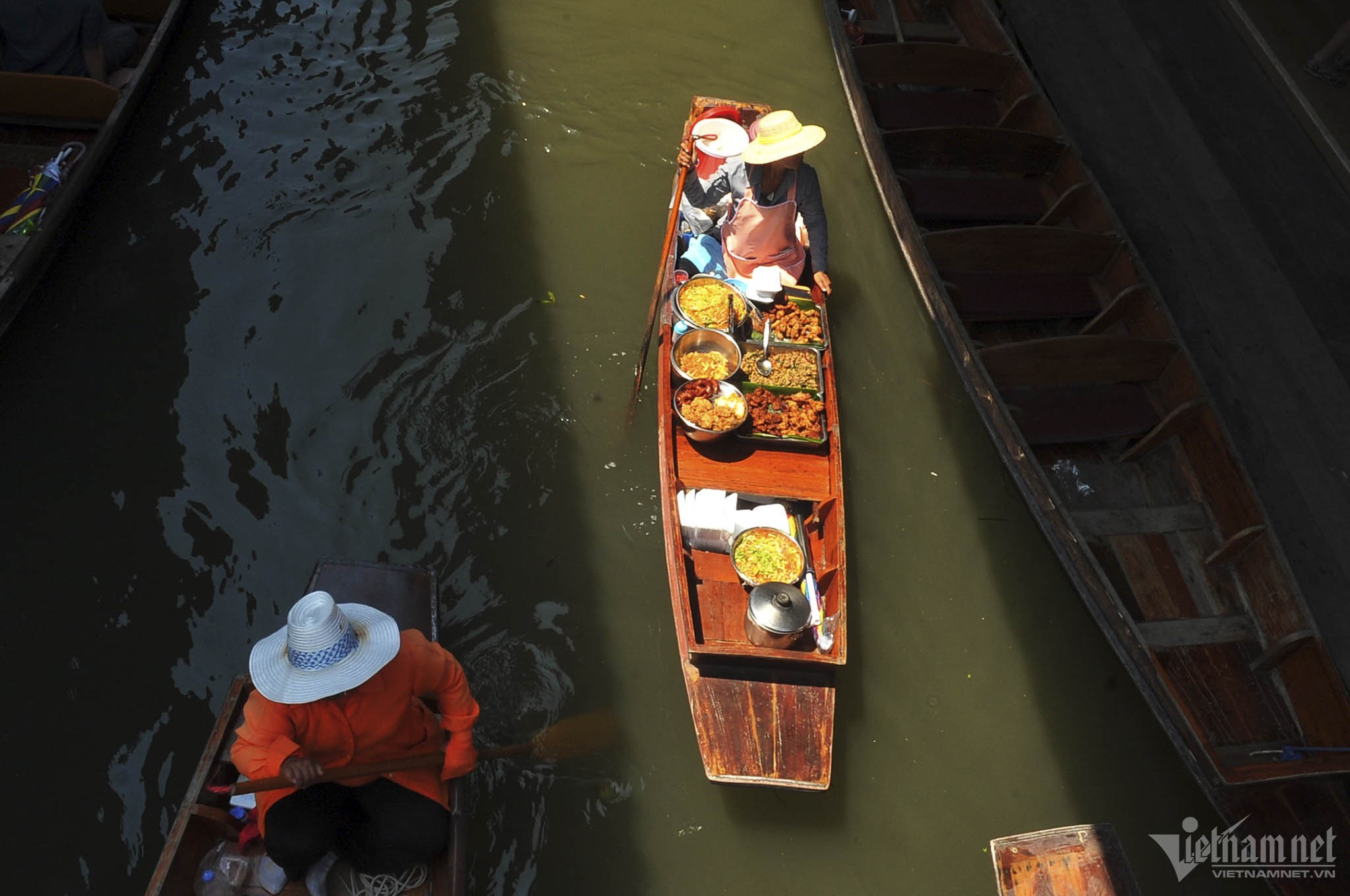 Khám phá chợ nổi lâu đời nhất Thái Lan