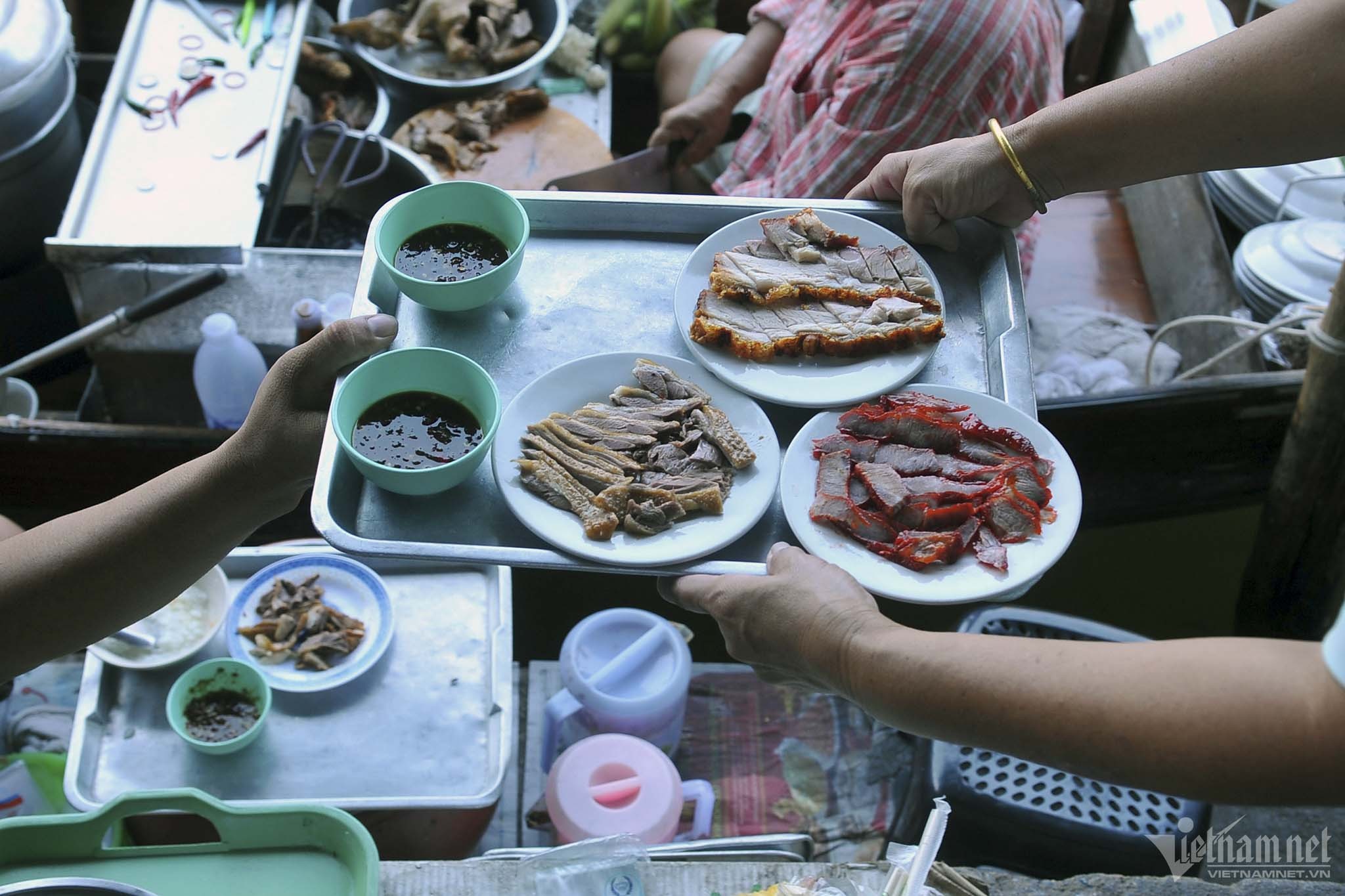 Khám phá chợ nổi lâu đời nhất Thái Lan