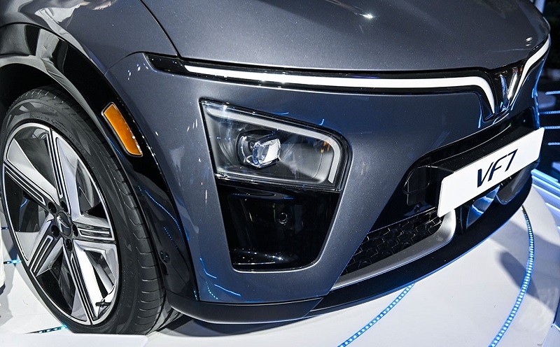 Cận cảnh VinFast VF7 lần đầu xuất hiện tại Việt Nam Cận cảnh VinFast VF7 lần đầu xuất hiện tại Việt Nam