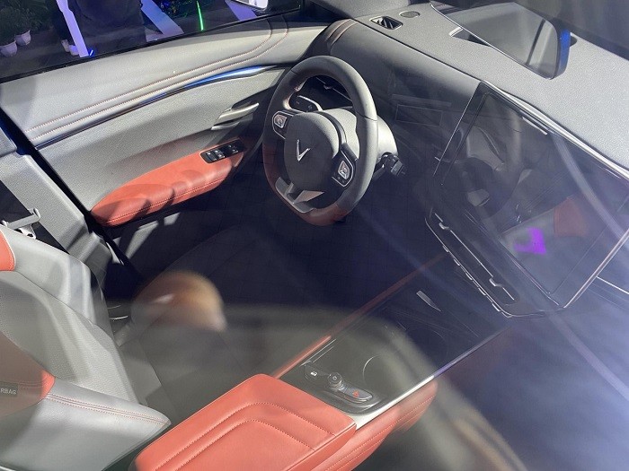 Cận cảnh VinFast VF7 lần đầu xuất hiện tại Việt Nam Cận cảnh VinFast VF7 lần đầu xuất hiện tại Việt Nam