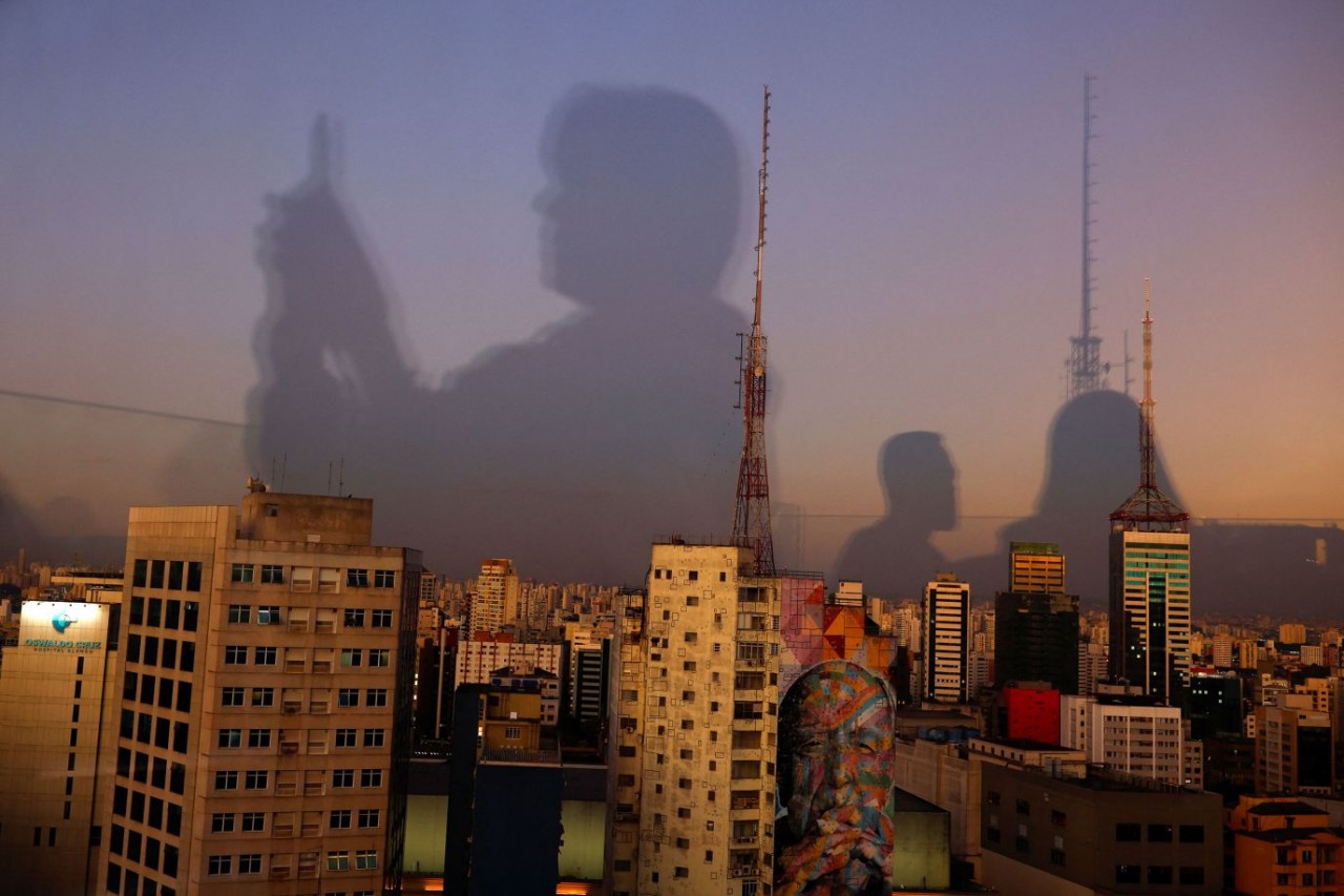 Ảnh ấn tượng (3-9/7): Bất ngờ về nơi trùm Wagner đang lưu trú, pháo tự hành hiếm nhất của Ukraine khai hỏa, ông Biden ‘ngầu’ với kính râm