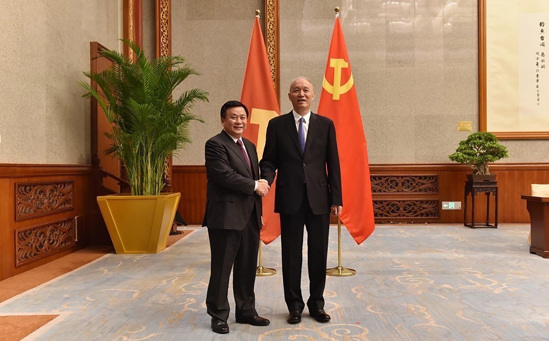 Đồng chí Nguyễn Xuân Thắng và đồng chí Thái Kỳ. (Nguồn: TTXVN) Đồng chí Nguyễn Xuân Thắng và đồng chí Thái Kỳ. (Nguồn: TTXVN)