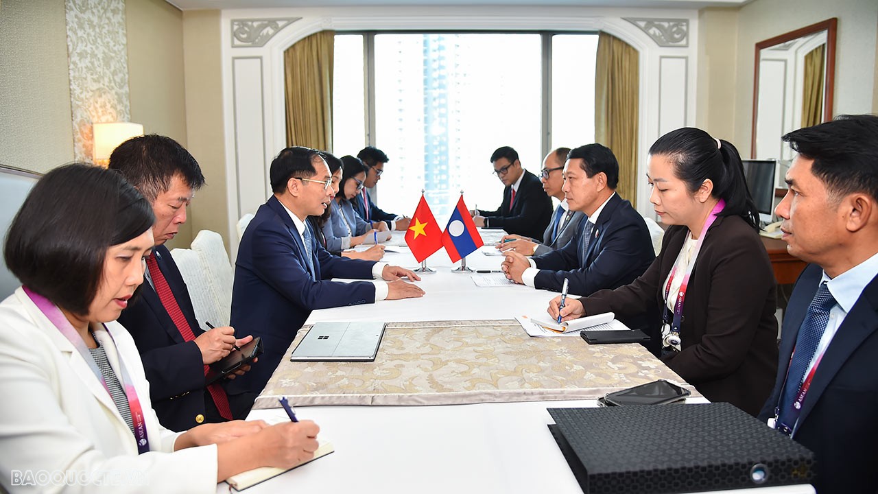 Hoạt động của Bộ trưởng Ngoại giao Bùi Thanh Sơn trong ngày đầu tiên dự AMM-56