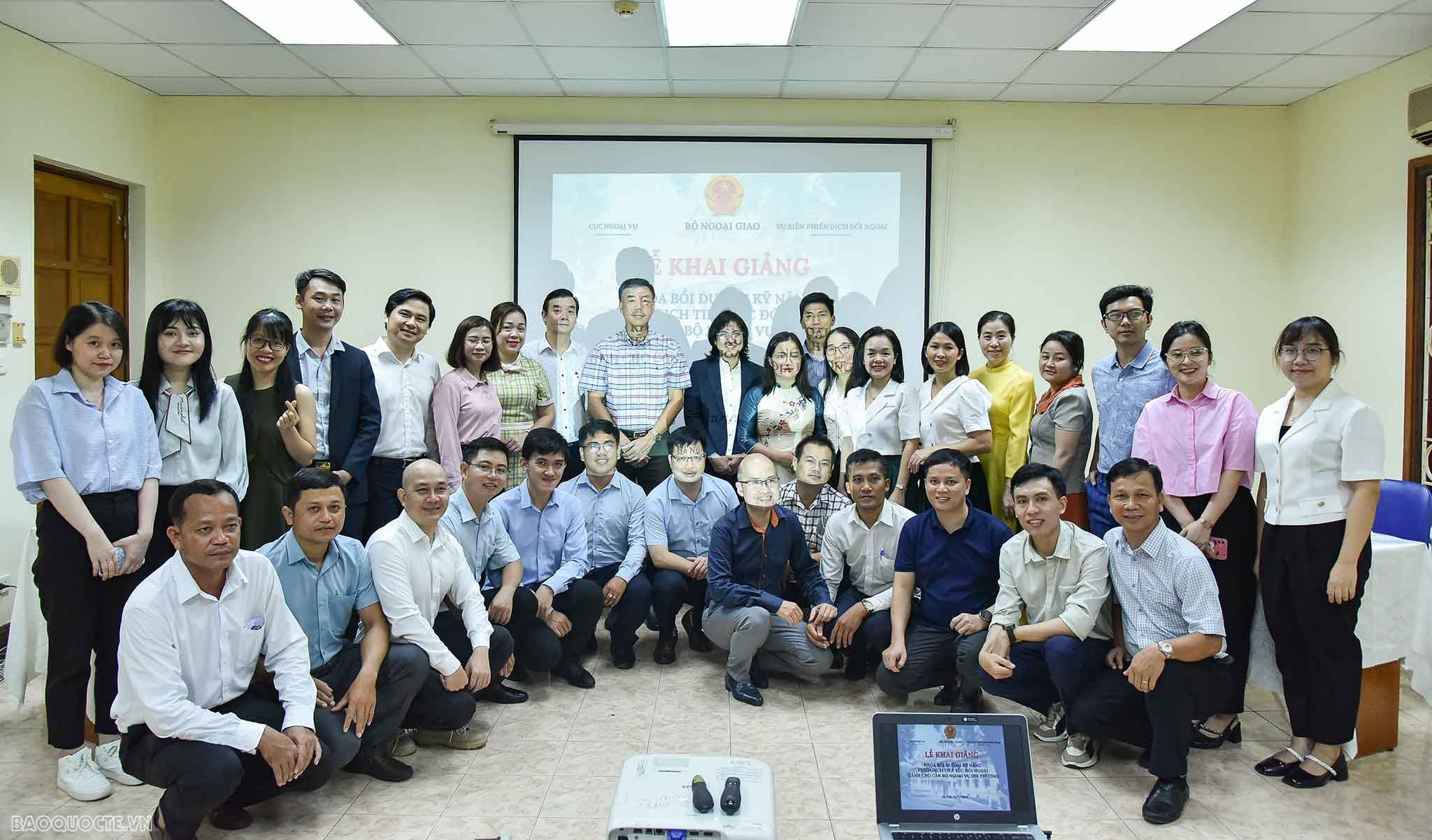 Khai giảng Khoá học kỹ năng phiên dịch tiếp xúc đối ngoại dành cho cán bộ ngoại vụ địa phương