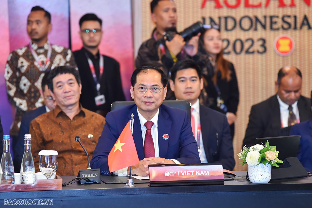 Hoạt động của Bộ trưởng Ngoại giao Bùi Thanh Sơn trong ngày đầu tiên dự AMM-56