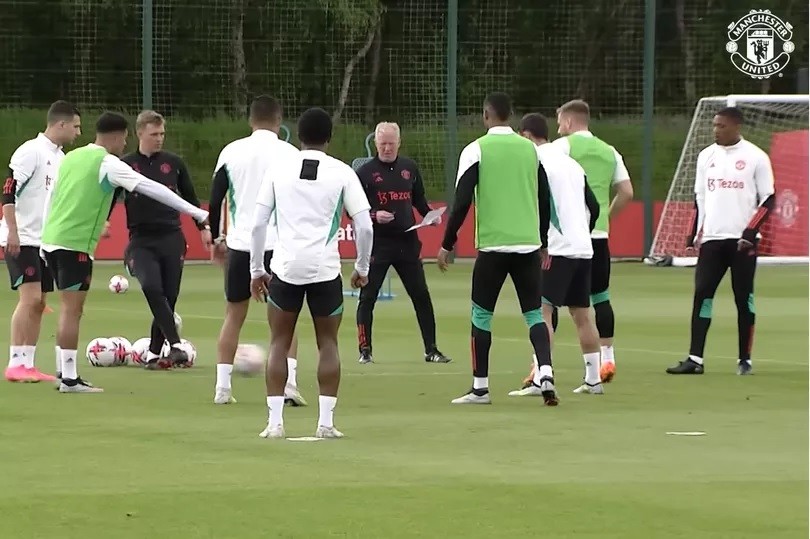 Man Utd công bố danh sách 26 cầu thủ tham gia thi đấu giao hữu với Leeds United Man Utd công bố danh sách 26 cầu thủ tham gia thi đấu giao hữu với Leeds United